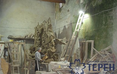 На Ратушу возвращают скульптуры украинского Микеланджело