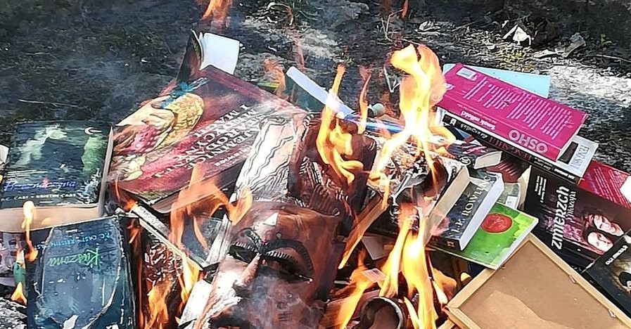Польские священники сожгли книги о Гарри Поттере