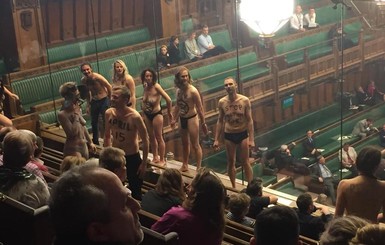 Полуобнаженные зоозащитники устроили протесты в британском парламенте