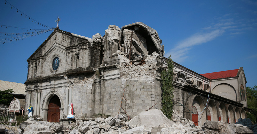 Число жертв землетрясения на Филиппинах возросло до 16