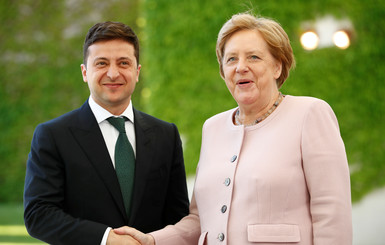 Меркель била дрожь во время встречи с Зеленским