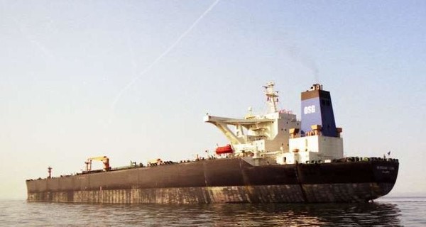 У берегов Гибралтара задержали танкер с украинцами