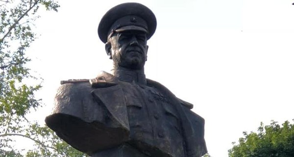 Памятник Жукову в Харькове вернули на место