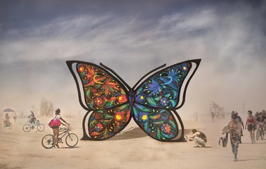 Наши на Burning Man 2019: сад детей, гигантская бабочка и дремлющий кокон