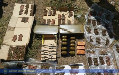 СБУ поймала на “горячем” военных, которые пытались продать 12 гранатометов
