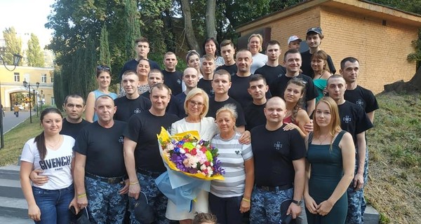 Освобожденные украинские моряки вернулись домой, в Одессу