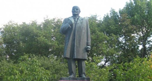 На Херсонщине трехметровый Ленин ушел с молотка за 5 тысяч грн
