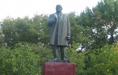 На Херсонщине трехметровый Ленин ушел с молотка за 5 тысяч грн