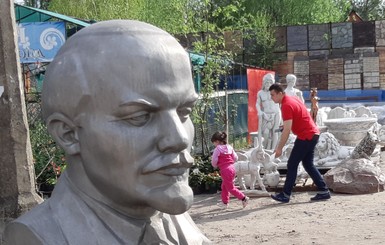 Что грозит жителю Луцка за торговлю советскими монументами