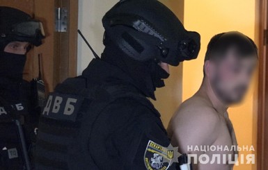 Обыски на Закарпатье: задержали организатора и исполнителя покушения на убийство офицера полиции