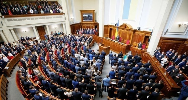От 15 до почти 60 тысяч: народным депутатам дали первую зарплату