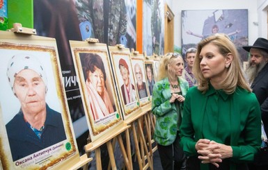 Елена Зеленская посетила выставку, посвященную Второй мировой войне