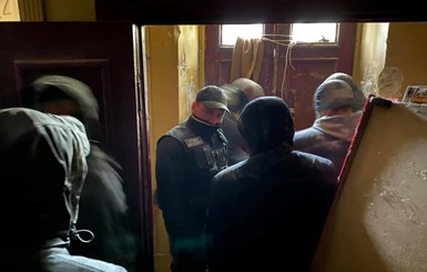 В Киеве с мордобоем неизвестные пытались захватить общежитие