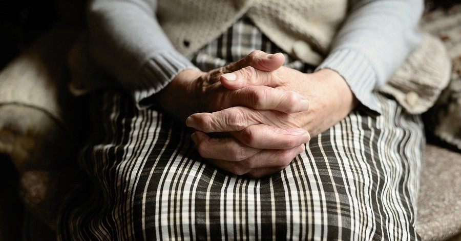 В Днепре расследуют суицид пенсионерки в доме престарелых