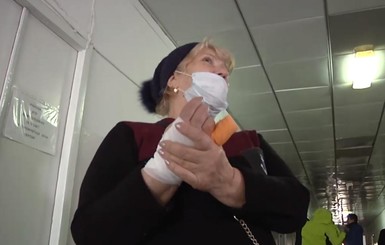 В маршрутке Кропивницкого пенсионерке отрезало палец