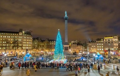 “Жидкая” и “подуставшая”: в Твиттере критикуют лондонскую рождественскую елку