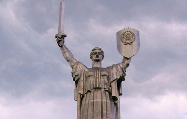 Дробович рассказал, почему до сих пор не сняли герб с памятника 