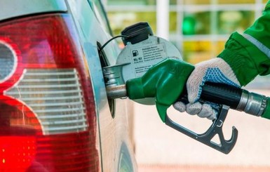 Факт. В декабре стоимость бензина снизилась в цене на 1,8 грн. и продолжает снижаться 