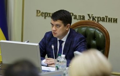 Разумков попросил главу правительства и министров объяснить премии в 300 процентов