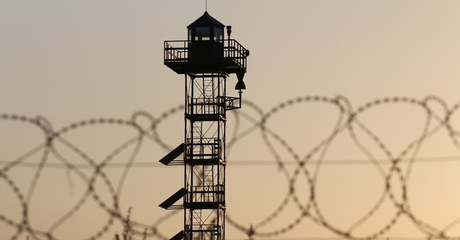 Луганчане получили 5 лет тюрьмы за то, что перевели через границу нелегалов