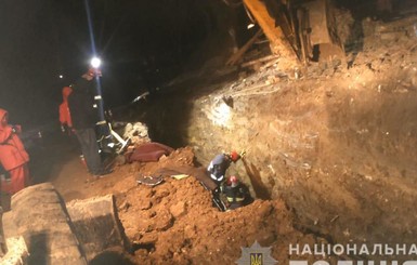 В Тернополе на стройке завалило двух рабочих