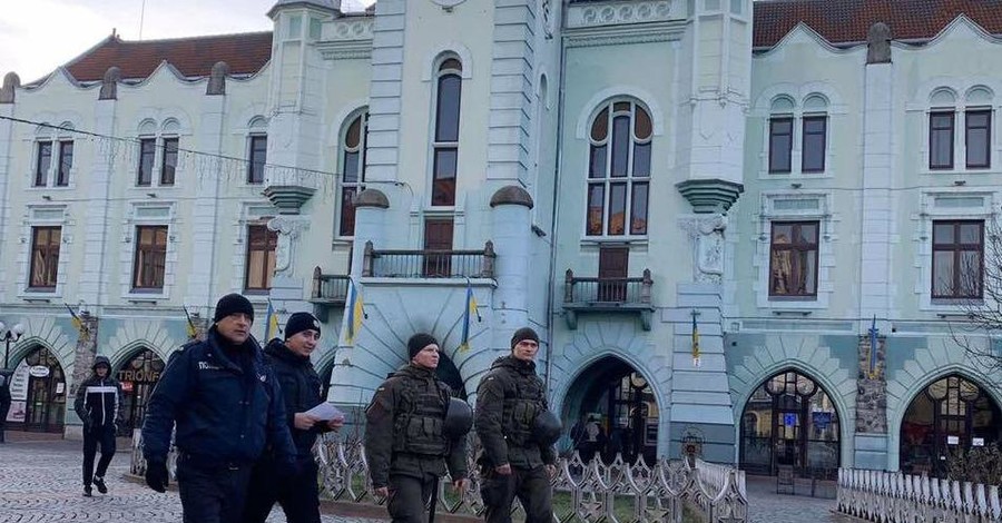 Последствия перестрелки в Мукачево: город патрулируют Нацгвардия и полиция – ждут 