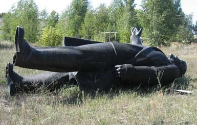 На Черниговщине памятник Ленину ушел с молотка за 375 тысяч гривен