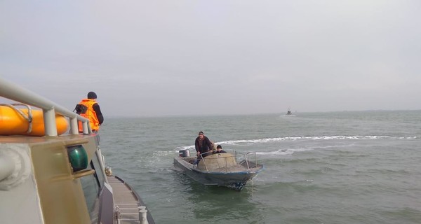 В Украину вернулись украинские рыбаки, задержанные российскими силовиками в Азовском море