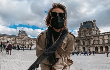 Лободу раскритиковали за фото в медицинской  маске из Парижа