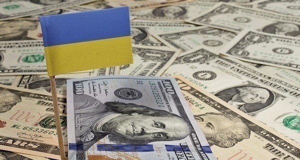 В Тернополе из автомобиля похитили 100 тысяч долларов