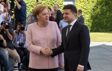 Зеленский обсудил с Меркель увеличение финансовой помощи Украине на борьбу с коронавирусом