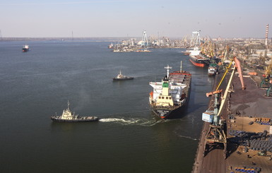 Заложники на суднах: украинские моряки просят президента открыть границу