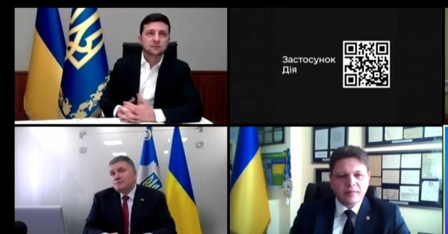 Зеленский в Zoom показал цифровые паспорта и подчеркнул, что Украина в тренде