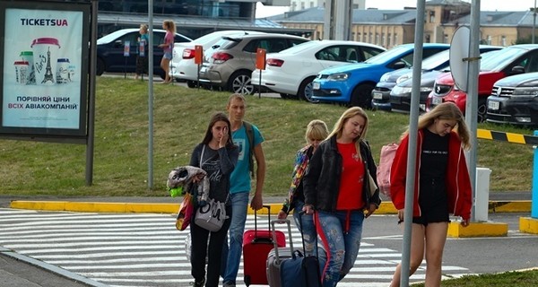 Польша вслед за Финляндией решила забирать работников из Украины специальными рейсами