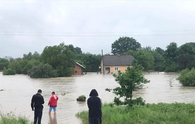 Потоп в Ивано-Франковской области: трое погибших, ущерб 400 миллионов, а пик паводка еще не пройден