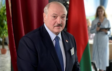 Выборы в Беларуси: Россия поздравила Лукашенко, а Польша поддержала протестующих