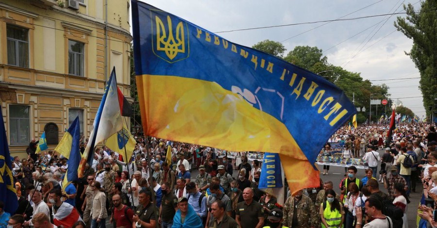 В Киеве проходит многотысячный Марш защитников