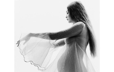 Беременная Джиджи Хадид устроила фотосессию в прозрачных платьях