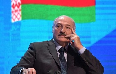 Лукашенко заявил, что его настораживает вмешательство Украины в дела Беларуси