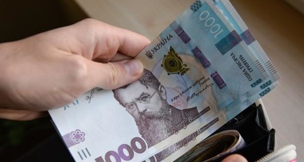 Кабмин отменил потолок зарплат для топ-менеджеров Ощадбанка, ПриватБанка и Укрэксимбанка