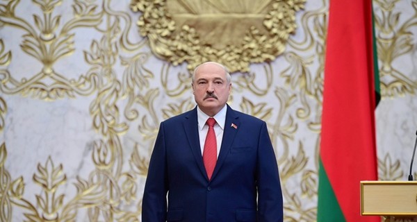 Лукашенко ответил Макрону - предложил Минск для передачи власти 