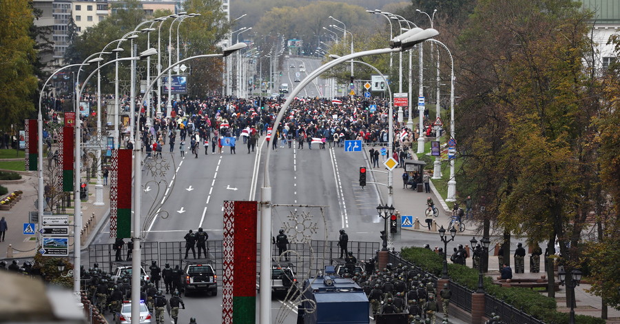 В центре Минска протесты, силовики проводят задержания
