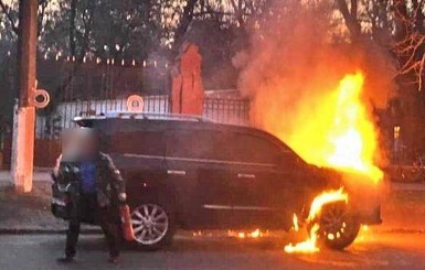 Пожарный из Днепропетровской области сжигал на заказ элитные машины в Одессе