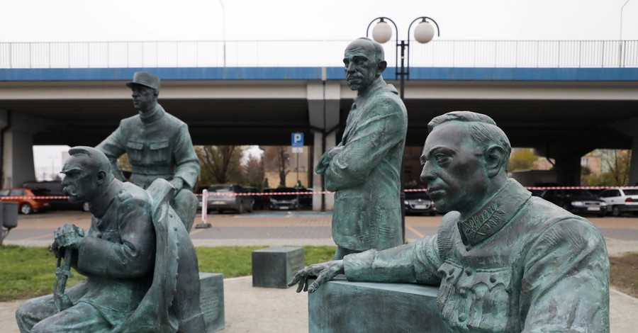 В Польше появился памятник Симону Петлюре