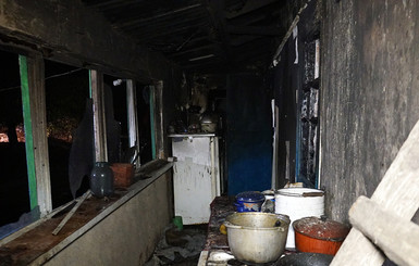 На Днепропетровщине в пожаре погибли трое детей: папа был на работе, мама ушла в магазин