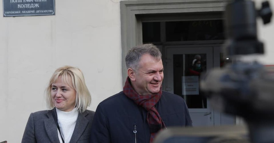 Конкурент Садового по второму туру Синютка поздравил его с победой на выборах мэра Львова