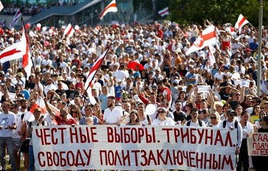 Лукашенко подсказал, как белорусам от него избавиться и хочет запретить бело-красно-белый флаг