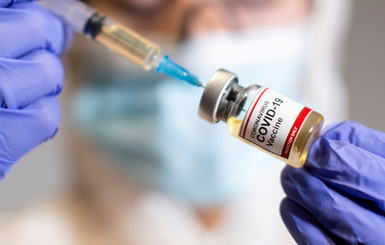 Трамп уверил, что американские врачи начнут получать вакцину от коронавируса на следующей неделе 