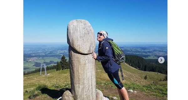 В Германии со склона горы украли местную достопримечательность - большущий деревянный пенис