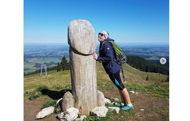 В Германии со склона горы украли местную достопримечательность - большущий деревянный пенис